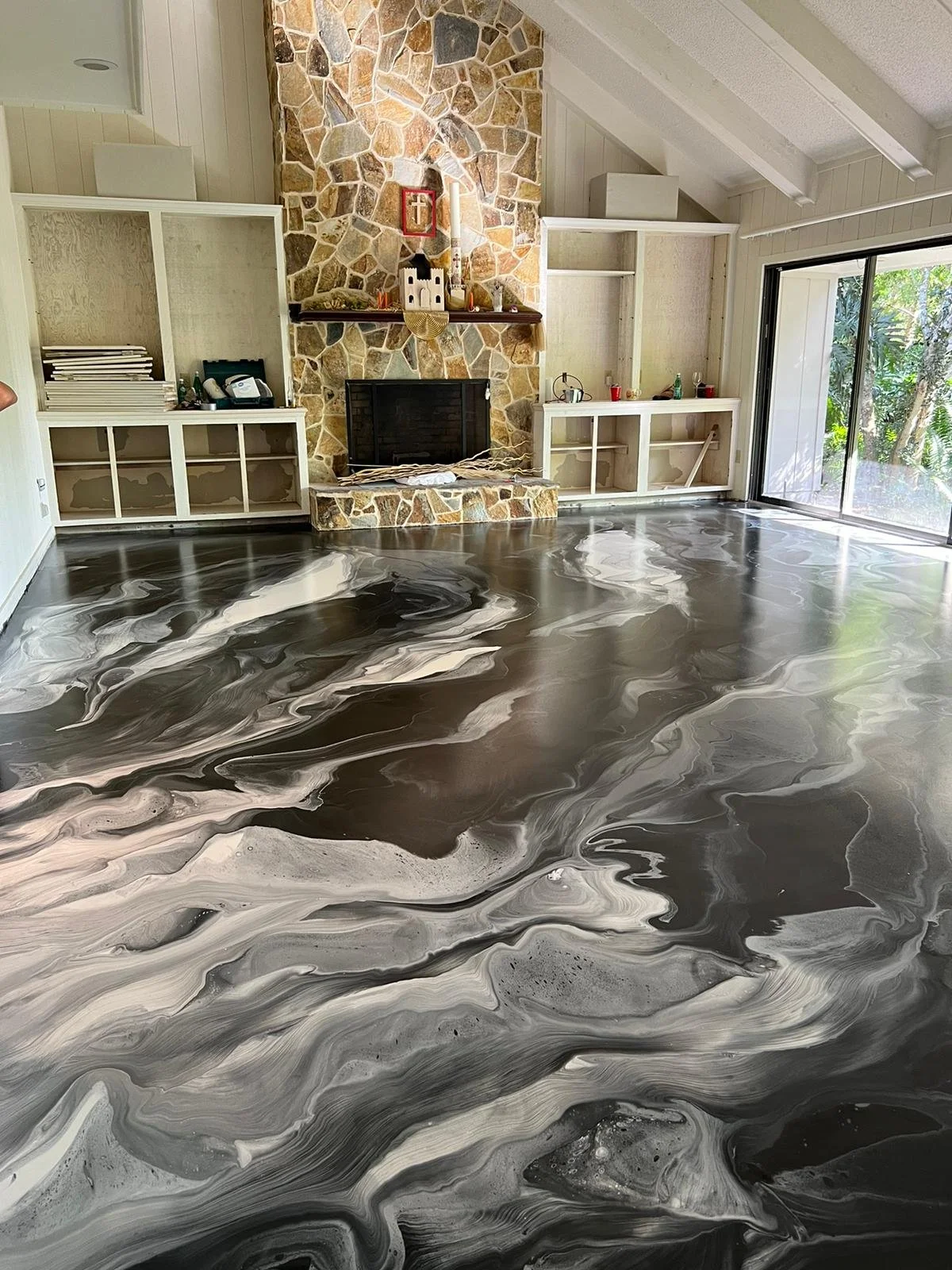 Seamless light gray epoxy floor in a residential living room